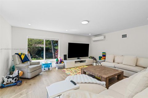 Villa ou maison à vendre à Miami Shores, Floride: 3 chambres, 180.79 m2 № 1078557 - photo 30