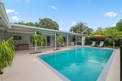 House in Coral Springs, Florida 4 bedrooms, 255.85 sq.m. № 1227884 - photo 20
