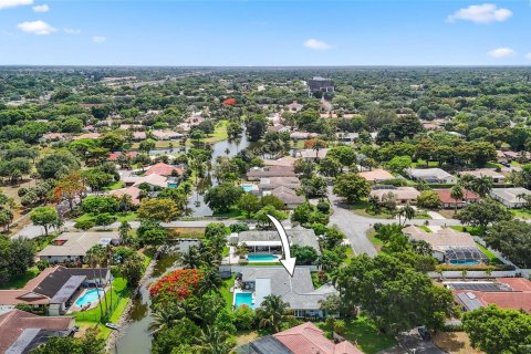 Villa ou maison à vendre à Coral Springs, Floride: 4 chambres, 255.85 m2 № 1227884 - photo 1