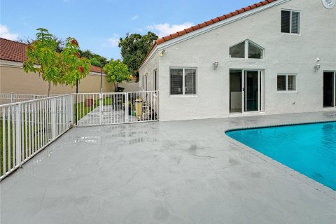 House in Weston, Florida 4 bedrooms, 199.46 sq.m. № 1333286 - photo 27