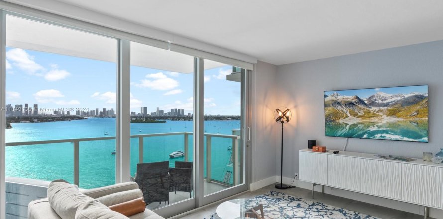 Estudio en el Condominio en Miami Beach, Florida  № 1333405