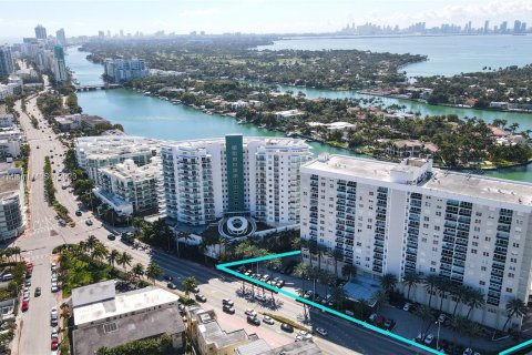 Terreno en venta en Miami Beach, Florida № 267534 - foto 2