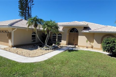 House in Punta Gorda, Florida 4 bedrooms, 190.82 sq.m. № 1424136 - photo 2