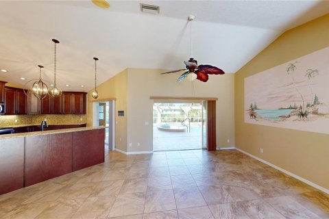 House in Punta Gorda, Florida 4 bedrooms, 190.82 sq.m. № 1424136 - photo 6