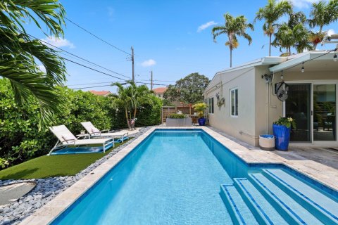 House in Hollywood, Florida 3 bedrooms, 125.6 sq.m. № 1183764 - photo 15