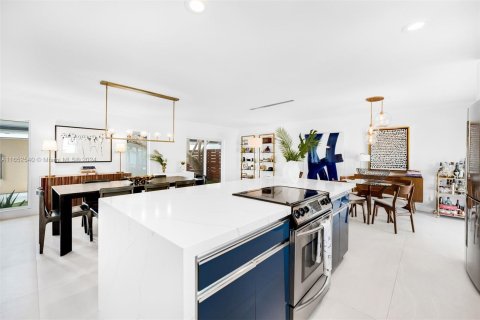 Casa en venta en Miami, Florida, 4 dormitorios, 219.62 m2 № 1355096 - foto 13