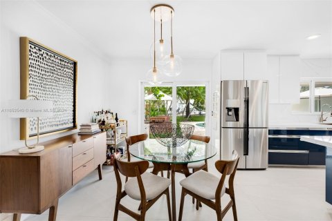 Casa en venta en Miami, Florida, 4 dormitorios, 219.62 m2 № 1355096 - foto 10