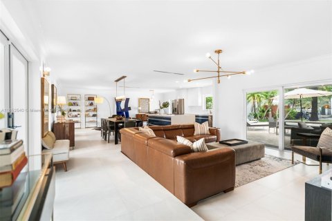 Casa en venta en Miami, Florida, 4 dormitorios, 219.62 m2 № 1355096 - foto 9