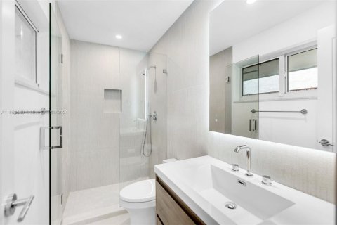 Casa en venta en Miami, Florida, 4 dormitorios, 219.62 m2 № 1355096 - foto 27