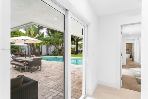 Villa ou maison à vendre à Miami, Floride: 4 chambres, 219.62 m2 № 1355096 - photo 18