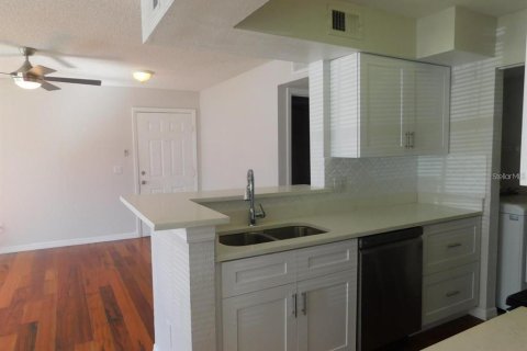 Condo in Orlando, Florida, 2 bedrooms  № 1339024 - photo 7