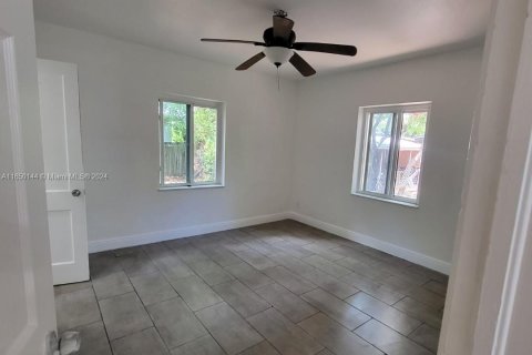 Propiedad comercial en venta en Miami, Florida, 115.94 m2 № 1332339 - foto 18