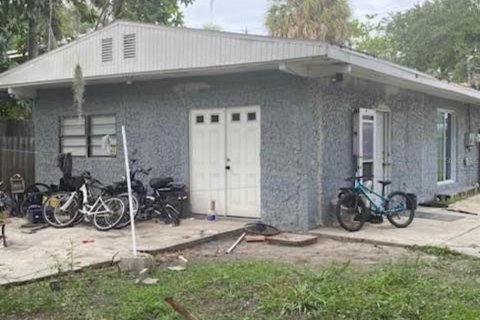 House in Port Richey, Florida 4 bedrooms, 167.22 sq.m. № 1313825 - photo 2