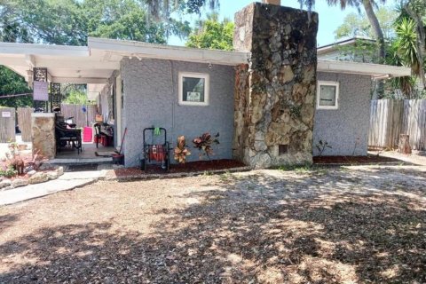 Casa en venta en Port Richey, Florida, 4 dormitorios, 167.22 m2 № 1313825 - foto 1