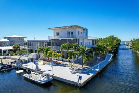 Villa ou maison à vendre à Key Largo, Floride: 4 chambres, 195.37 m2 № 986705 - photo 1