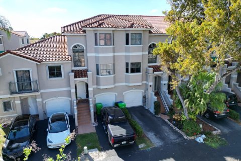 Townhouse in Sunrise, Florida 4 bedrooms, 168.34 sq.m. № 1102345 - photo 11