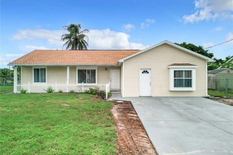 Villa ou maison à vendre à Naples, Floride: 3 chambres, 167.97 m2 № 1335161 - photo 1