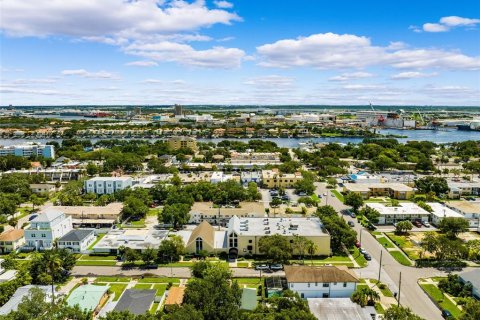 Villa ou maison à vendre à Tampa, Floride: 2 chambres, 107.3 m2 № 1313022 - photo 18