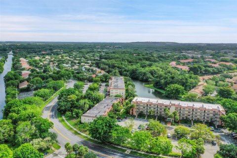 Copropriété à vendre à Coconut Creek, Floride: 2 chambres, 121.61 m2 № 1228582 - photo 1