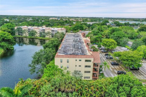 Condominio en venta en Coconut Creek, Florida, 2 dormitorios, 121.61 m2 № 1228582 - foto 10