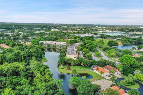 Condominio en venta en Coconut Creek, Florida, 2 dormitorios, 121.61 m2 № 1228582 - foto 3