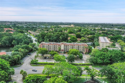 Condominio en venta en Coconut Creek, Florida, 2 dormitorios, 121.61 m2 № 1228582 - foto 8