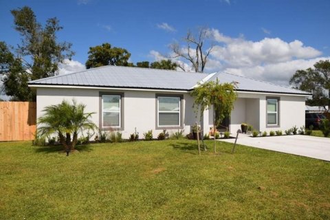 House in Arcadia, Florida 3 bedrooms, 124.67 sq.m. № 1378167 - photo 1