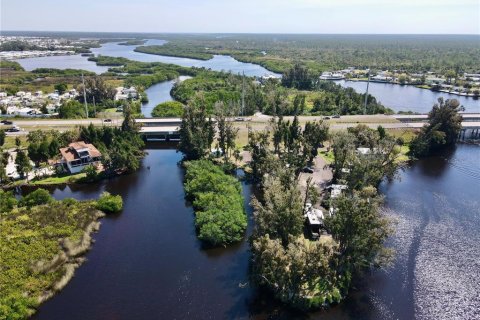 Immobilier commercial à vendre à North Port, Floride: 70.51 m2 № 1142828 - photo 2