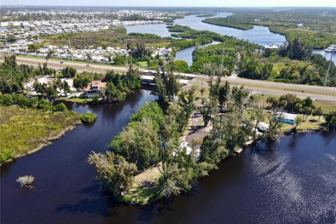 Immobilier commercial à vendre à North Port, Floride: 70.51 m2 № 1142828 - photo 1