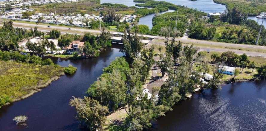 Immobilier commercial à North Port, Floride 70.51 m2 № 1142828