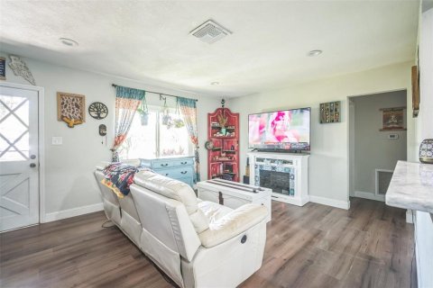 Casa en alquiler en Tampa, Florida, 3 dormitorios, 123.84 m2 № 1349203 - foto 17