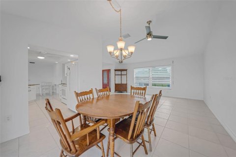 Villa ou maison à vendre à Port Charlotte, Floride: 2 chambres, 140.65 m2 № 1190919 - photo 11