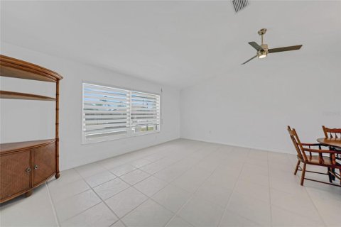 Villa ou maison à vendre à Port Charlotte, Floride: 2 chambres, 140.65 m2 № 1190919 - photo 8