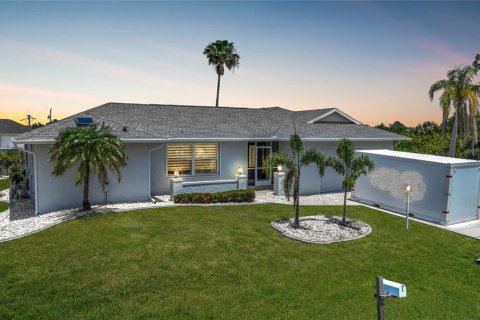 Villa ou maison à vendre à Port Charlotte, Floride: 2 chambres, 140.65 m2 № 1190919 - photo 1