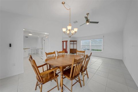 Villa ou maison à vendre à Port Charlotte, Floride: 2 chambres, 140.65 m2 № 1190919 - photo 10