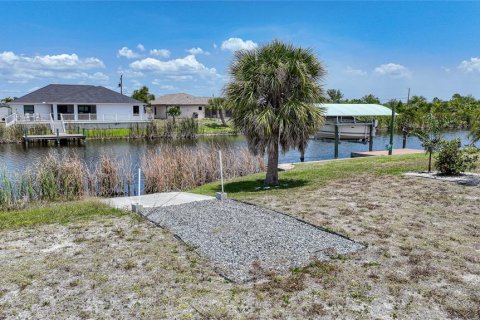 Villa ou maison à vendre à Port Charlotte, Floride: 2 chambres, 140.65 m2 № 1190919 - photo 4