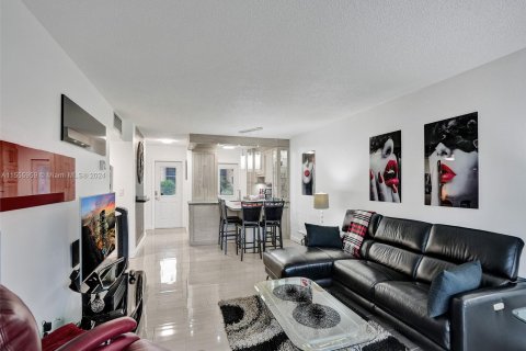 Copropriété à vendre à Lauderdale Lakes, Floride: 2 chambres, 87.7 m2 № 1078198 - photo 16