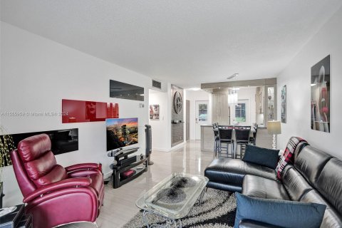 Copropriété à vendre à Lauderdale Lakes, Floride: 2 chambres, 87.7 m2 № 1078198 - photo 15