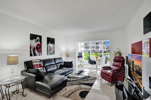 Copropriété à vendre à Lauderdale Lakes, Floride: 2 chambres, 87.7 m2 № 1078198 - photo 2