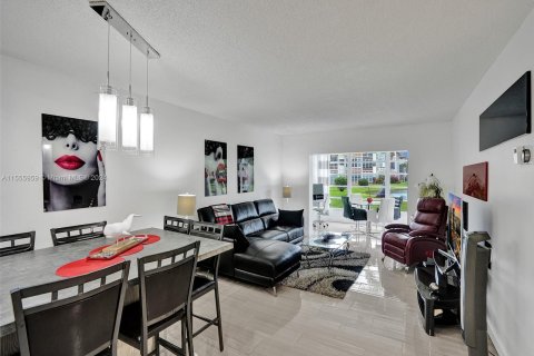 Copropriété à vendre à Lauderdale Lakes, Floride: 2 chambres, 87.7 m2 № 1078198 - photo 12