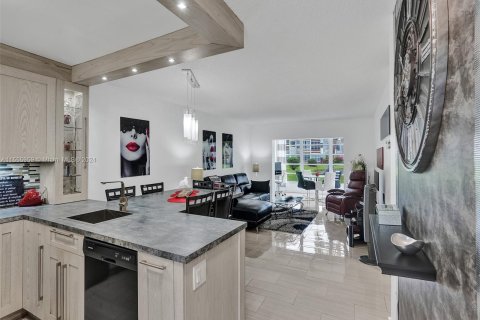 Copropriété à vendre à Lauderdale Lakes, Floride: 2 chambres, 87.7 m2 № 1078198 - photo 1