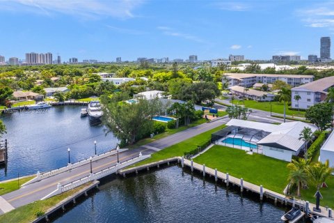 Villa ou maison à vendre à Hallandale Beach, Floride: 2 chambres, 159.33 m2 № 1347921 - photo 3