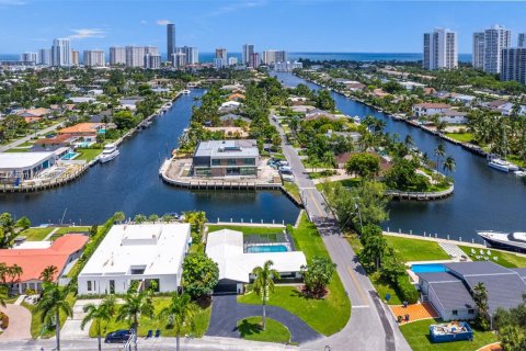 Villa ou maison à vendre à Hallandale Beach, Floride: 2 chambres, 159.33 m2 № 1347921 - photo 2