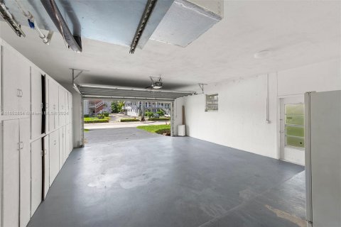 Villa ou maison à vendre à Hallandale Beach, Floride: 2 chambres, 159.33 m2 № 1347921 - photo 25