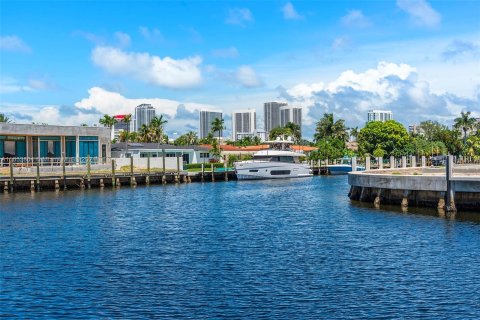 Villa ou maison à vendre à Hallandale Beach, Floride: 2 chambres, 159.33 m2 № 1347921 - photo 5