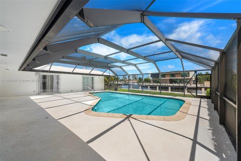 Villa ou maison à vendre à Hallandale Beach, Floride: 2 chambres, 159.33 m2 № 1347921 - photo 27