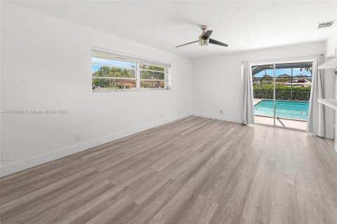 Villa ou maison à vendre à Hallandale Beach, Floride: 2 chambres, 159.33 m2 № 1347921 - photo 18