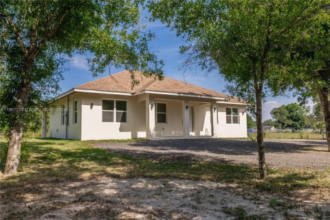 House in Clewiston, Florida 3 bedrooms, 188.41 sq.m. № 1104155 - photo 6