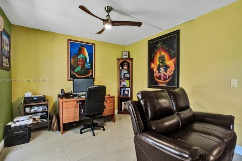 Condo in Pembroke Pines, Florida, 2 bedrooms  № 1104154 - photo 18