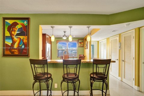 Copropriété à vendre à Pembroke Pines, Floride: 2 chambres, 145.86 m2 № 1104154 - photo 13